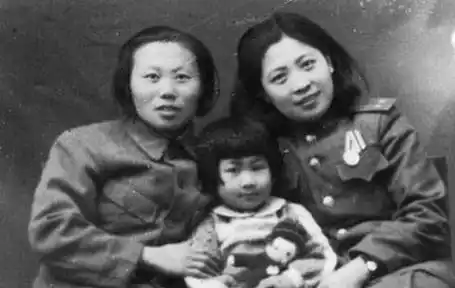 新中国成立后,上级曾三次邀请她出任要职,为什么她全都婉拒了?_王一知