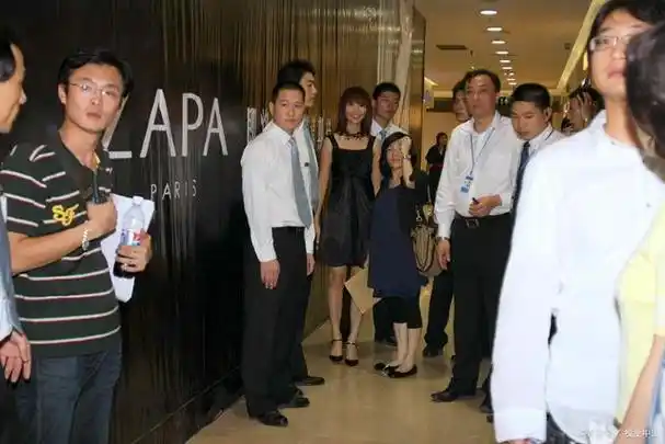 绅士之魅:揭秘豪门二公子霍启山的爱情之谜