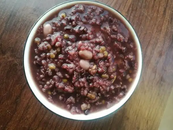 黑米白芸豆粥的做法