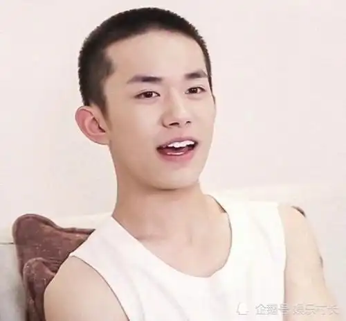 tfboys集齐圆寸造型,王俊凯寸头意外撞脸王源,易烊千玺清爽
