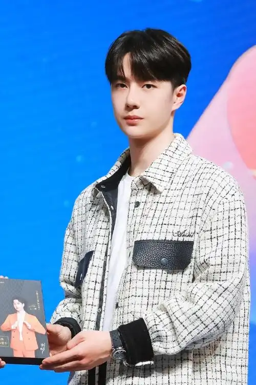 有点饿,搞点奶膘77800  #王一博#可爱又好吃!