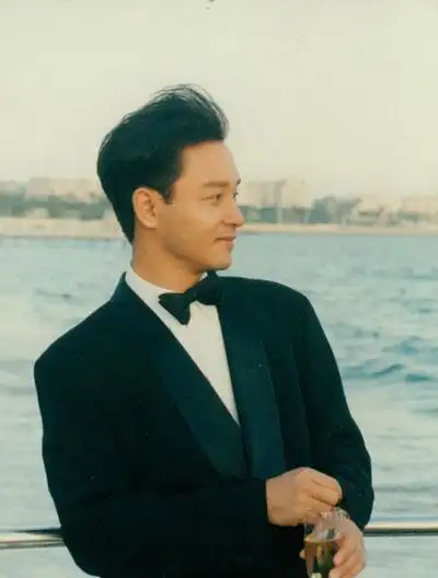 图张国荣经典图片黑白欣赏影视与音乐均成就非凡