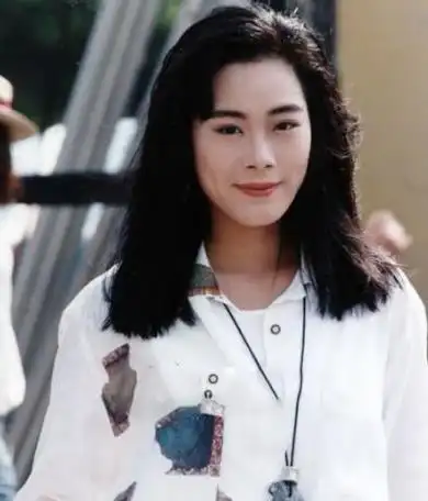 那可是天后级别的人物,而提到关淑怡,可能现在的很多年轻人都不知道她