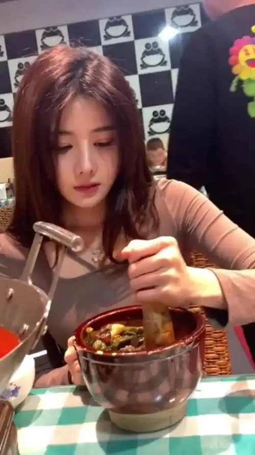 第一次带台湾女友出来吃饭,一个动作,暴露了本性!