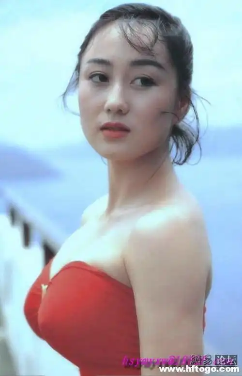 李连杰25岁漂亮女儿曝光 前妻黄秋燕美丽不输利智 图为李连杰的现任