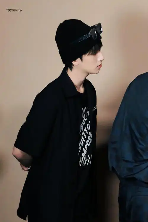 严浩翔超话78#严浩翔 音符奏响人生信条#78#lv早秋24男装秀#1130