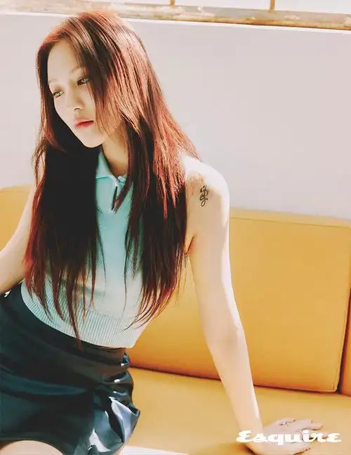 组图:dreamcatcher拍冷调风格写真 成员展清新气质