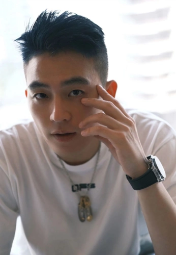 黑白禁区欧豪八年醒来竟然当爹了