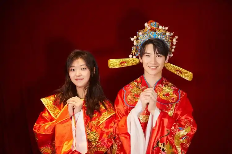 萌医甜妻热播孙千黄俊捷撒糖不忘抖笑料