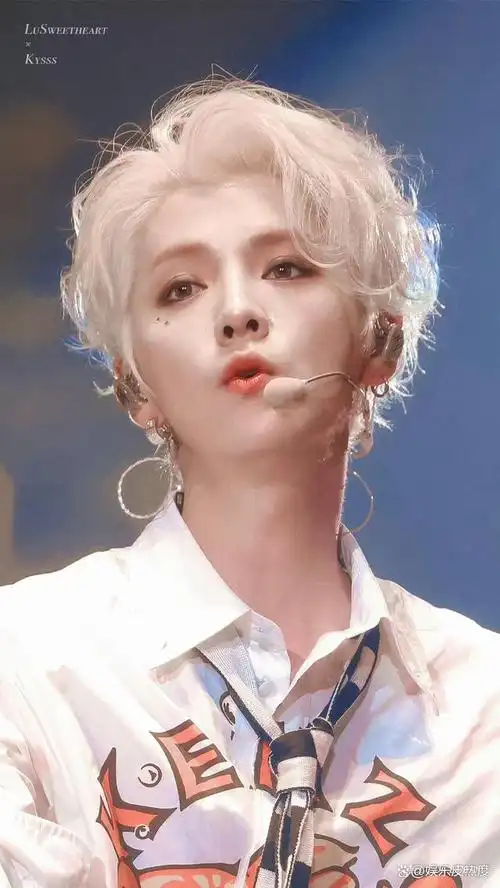 33岁鹿晗梦回exo时期,蓝发造型魅力胜过当年,粉丝说爱豆回来了