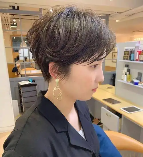 蓬松有型的纹理烫发型