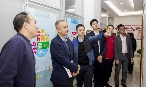 航城街道党工委书记龚建荣率队到鹤洲社区调研