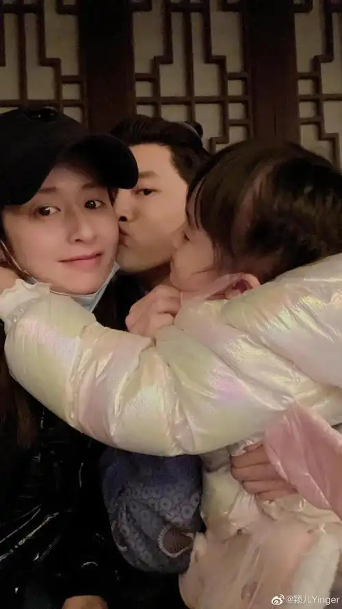 颖儿晒温馨日常,付辛博把女儿小月亮扛肩上玩耍,父爱满满超宠溺