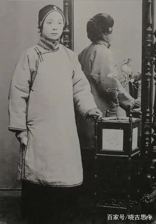 珍贵老照片:清末民国女性的头饰及服装风格