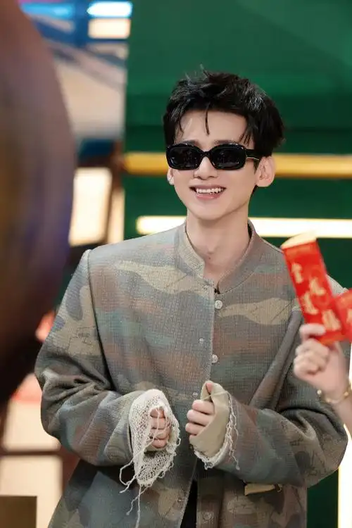 白敬亭汪新陪你过大年##你好星期六全员晒最后一天假期计划##你好