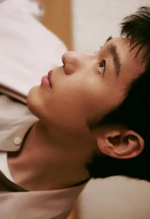 爱马仕大秀##白宇惬意休闲风造型看秀##白宇看秀生图