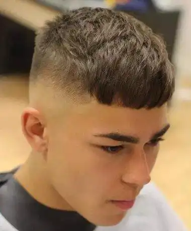 男生染栗色头发多少钱 男士染栗棕色头发图片[男生染发]标签:男生发型