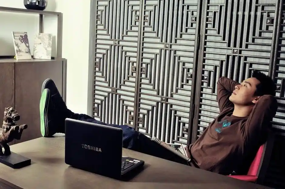 张桐享受宅男生活