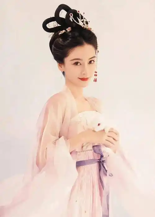 杨颖晒出嫦娥玉兔美照,网友:此人天上见,世间罕有_气氛_节日_瞬间