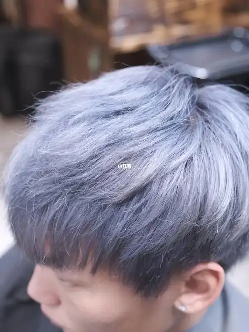 型男发色雾霾灰低调有内涵