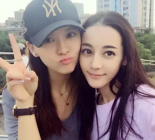 迪丽热巴三个闺蜜个个美若天仙网友果然长得好看的都一起玩