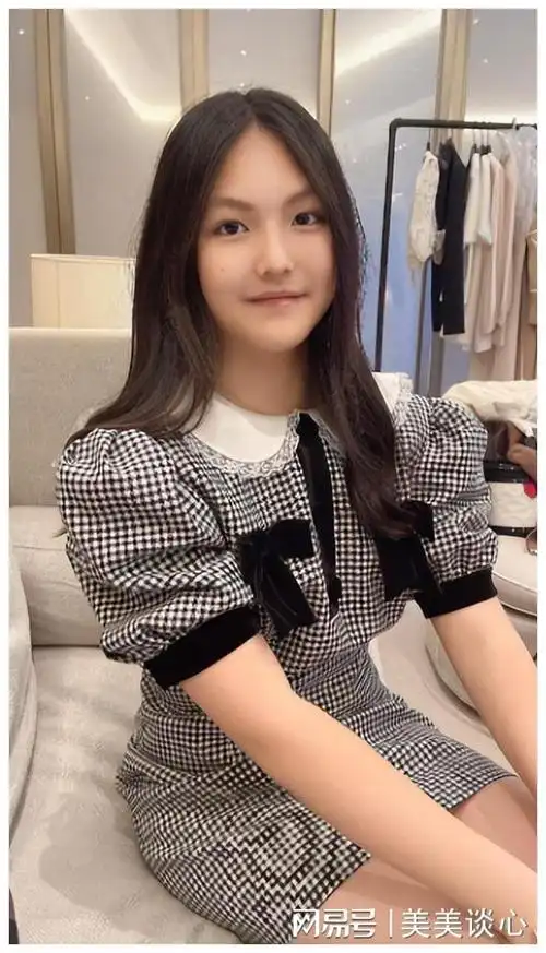 长大后的王诗龄对于婚姻也有了自己的想法,单独在国外生活,也在不知不