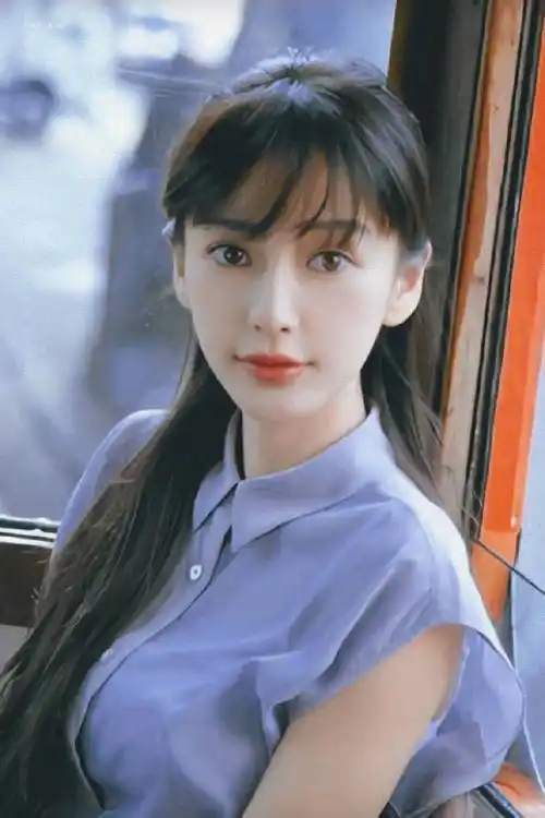二十岁左右的angelababy好像洋娃娃