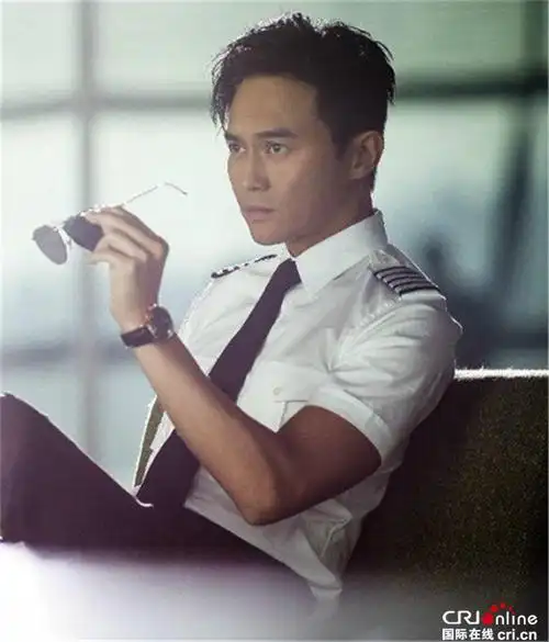 导师张智霖终于上线 《一年级》仙靓夫妇合体