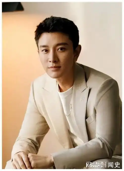 贾乃亮与李小璐同过端午甜馨短发笑容甜美越来越好看