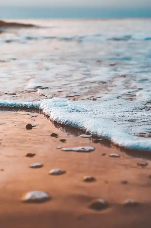 沙滩上的浪花图片1280x800分辨率查看