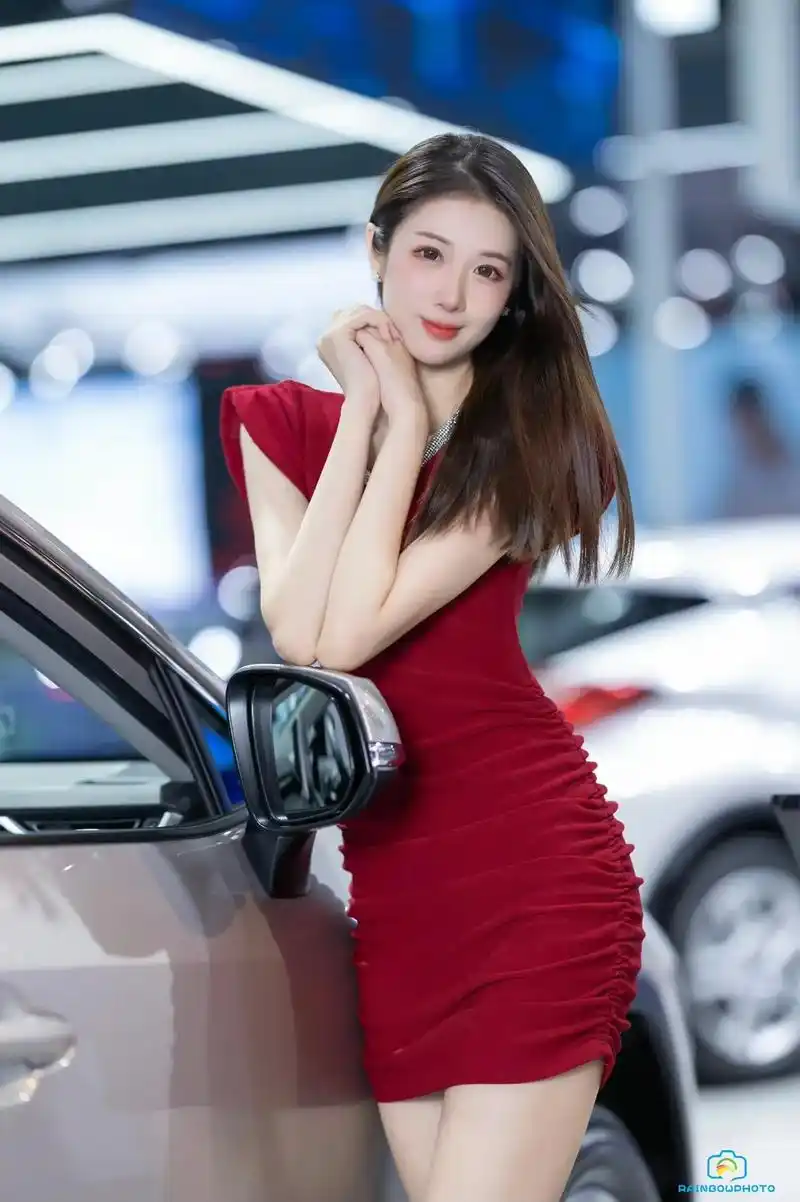 青春靓丽车模#气质女神范儿 可盐可甜 模特@你的淇哥0615 - 抖音