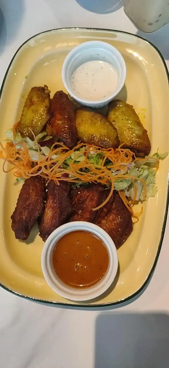 今天跟朋友在雨后西餐,牛排配红酒,#生活就要精致一点每天多一 - 抖音