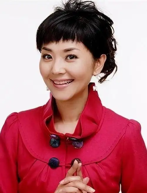 "央视才女"方琼:主持奥运会走红,嫁大8岁领导后今现状如何?