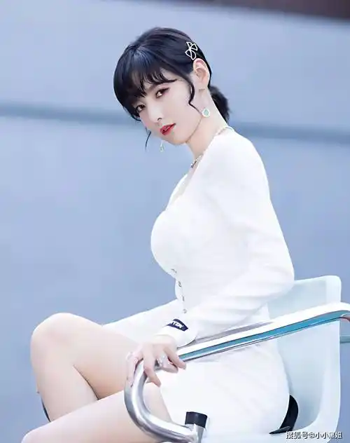 好身材藏不住!28岁赵粤性感饱满,真的又瘦又有料!