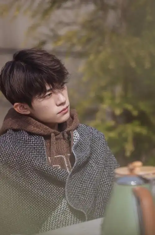 朋友请听好何炅自曝曾因身材自卑易烊千玺谈出道改变生活