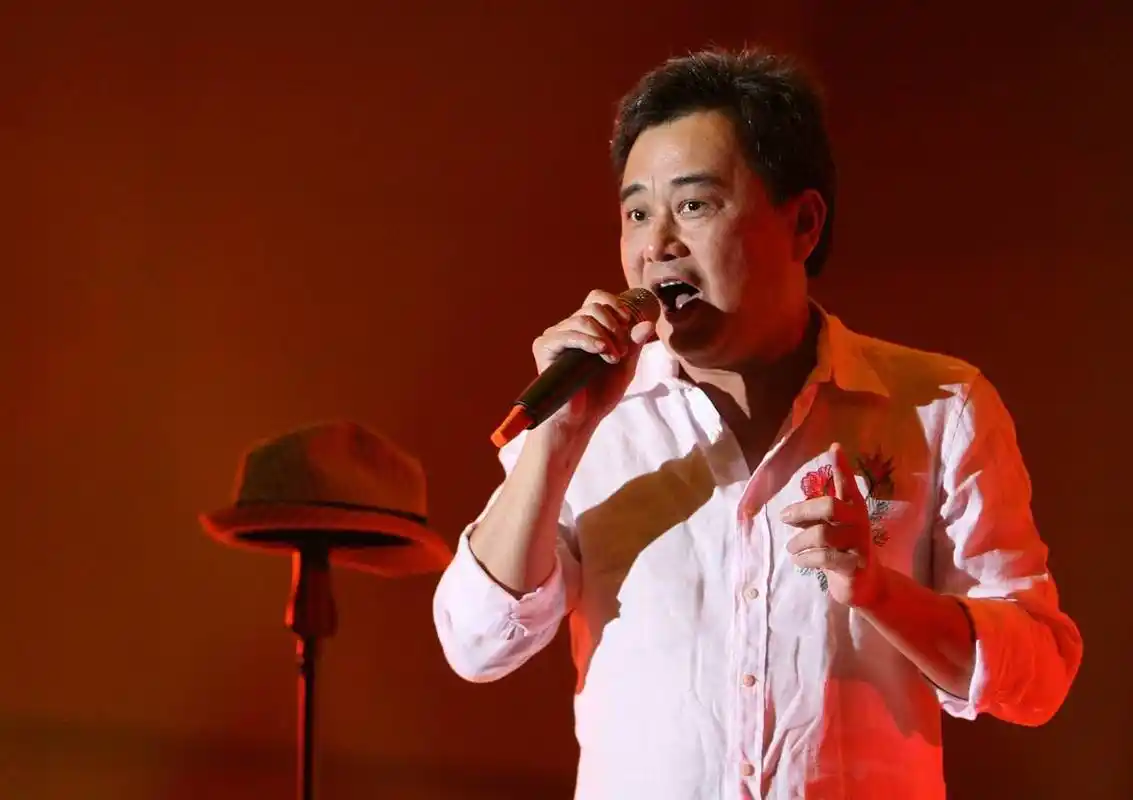 #陈升被指控性骚扰#  陈升性骚扰事件引发社会关注  近日,著名唱将陈