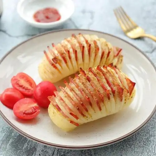 千层风琴土豆,表皮酥脆焦香,里面的口感更是软糯可口