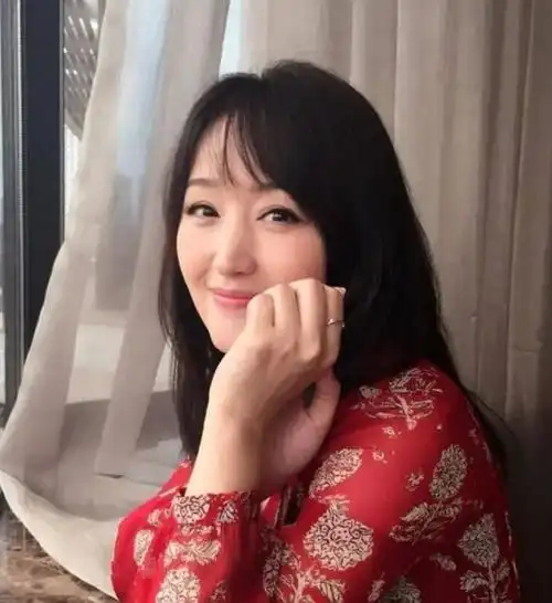 49岁杨钰莹终于在深圳结婚了,新郎原来是他!