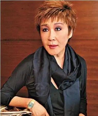 丁佩李小龙(资料图)据香港媒体报道,李小龙生前女友丁佩,今天接受车淑