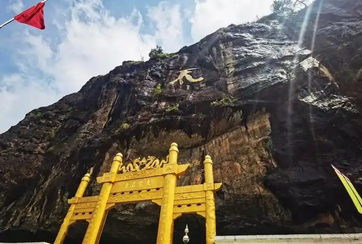 大觉山美景大觉山,位于江西省抚州市,是国内首个以大觉文化为主题的5a