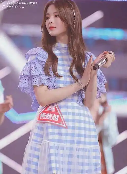 《创造101》杨超越穿过5套裙装,第二套俏皮可爱,第四套像小仙女