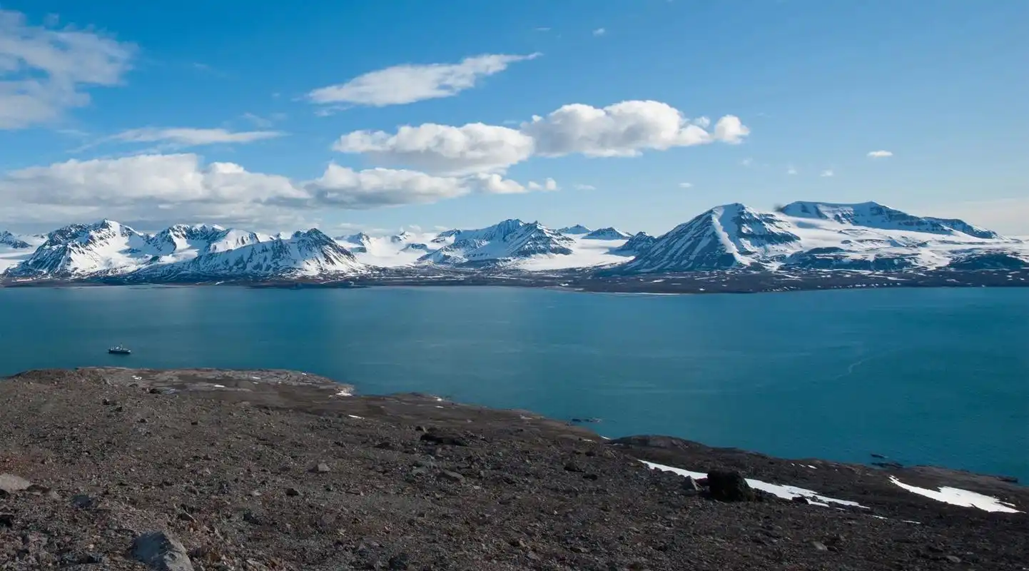 挪威河畔-斯瓦尔巴群岛