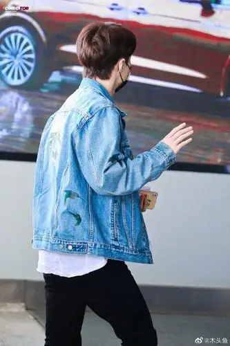 张艺兴蓝色牛仔外套清新帅气顺毛小绵羊温柔又元气的蓝朋友