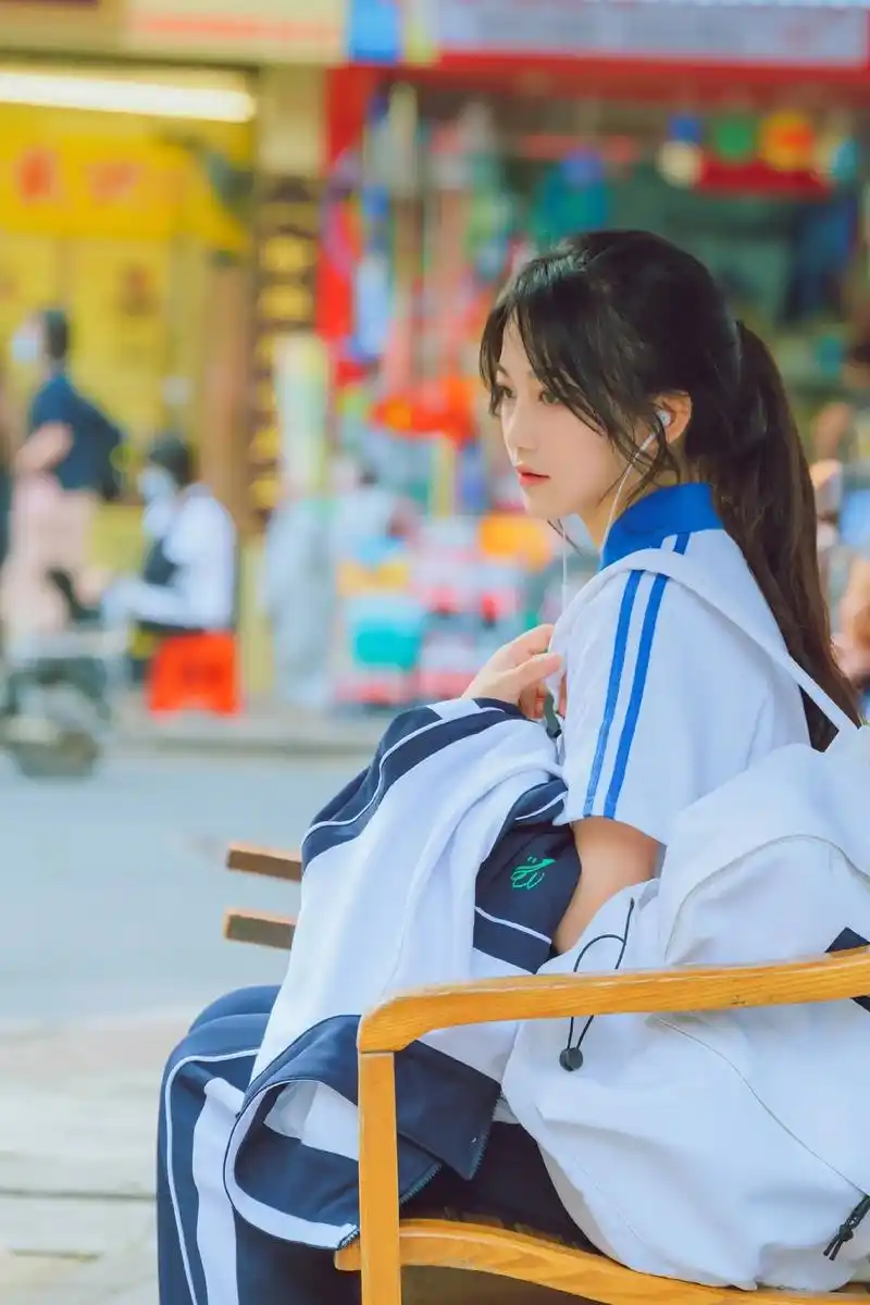 当代00后的放学生活 摄影:本人#摄影 #校服 #学生时代 - 抖音