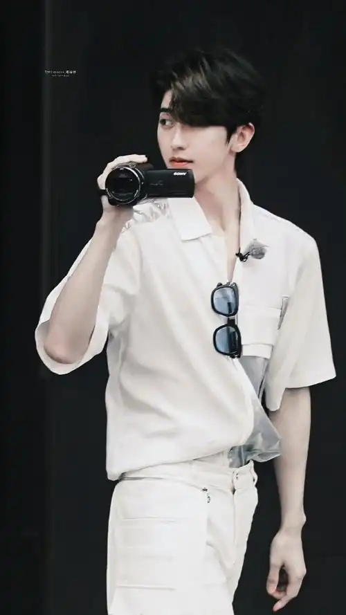 宝宝啊看镜头!真的超好看好叭#蔡徐坤#spotlight-蔡徐坤