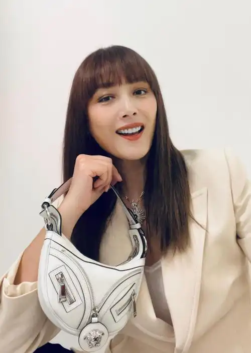 任达华名模老婆琦琦生图曝光弯腰驼背严重仪态与舞台上差距大