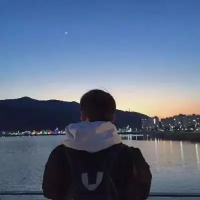 男生背影侧脸头像