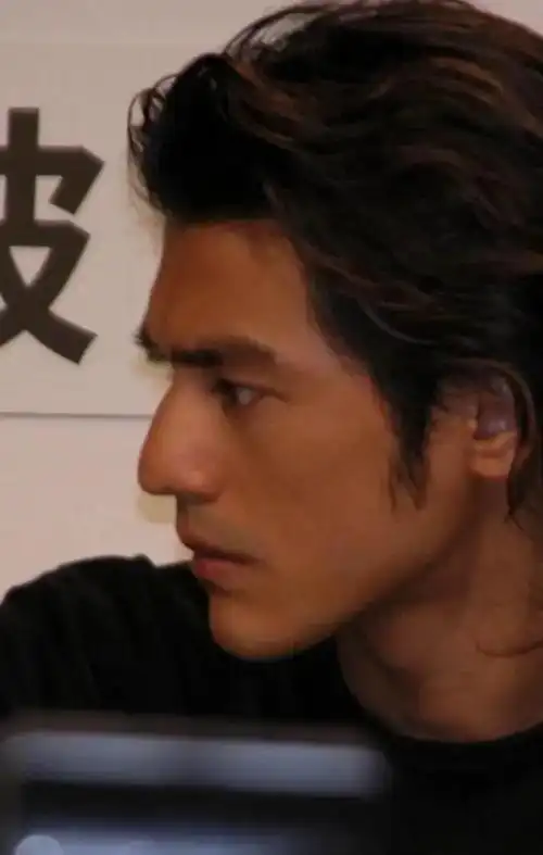 金城武和陈可辛的采访央视唯一盖章的亚洲第一帅