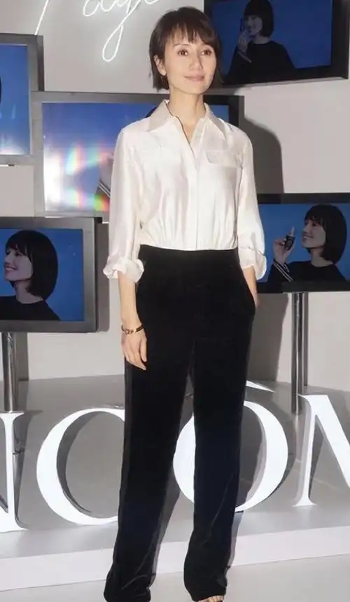 气质女神袁泉亲身示范,学她这样穿衬衫,气质高级又减龄