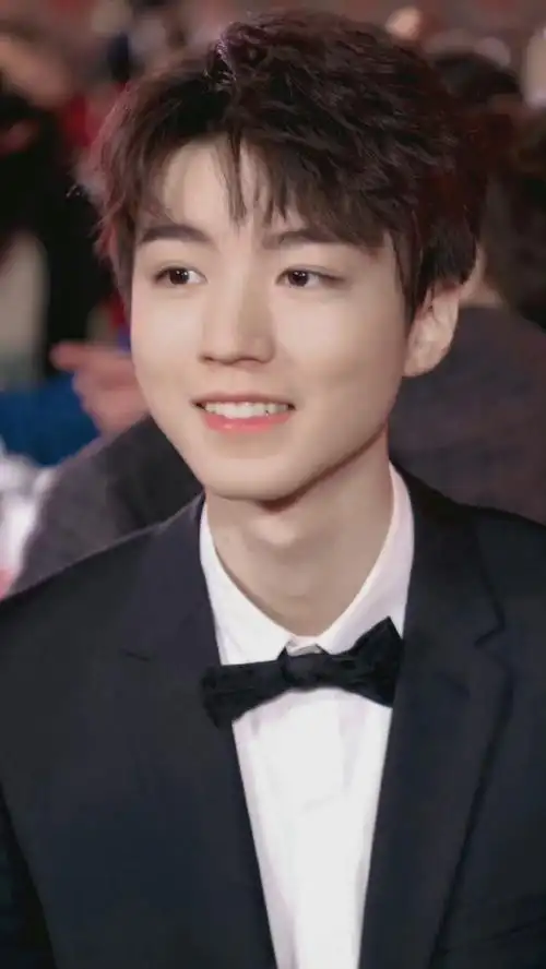 王俊凯 巴黎时装周